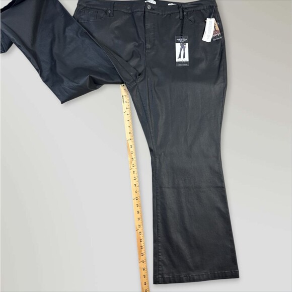 NWT Sofia Jeans by Sofia Vergara Melisa High Rise Flare Coated Black Size 26W - Picture 7 of 8